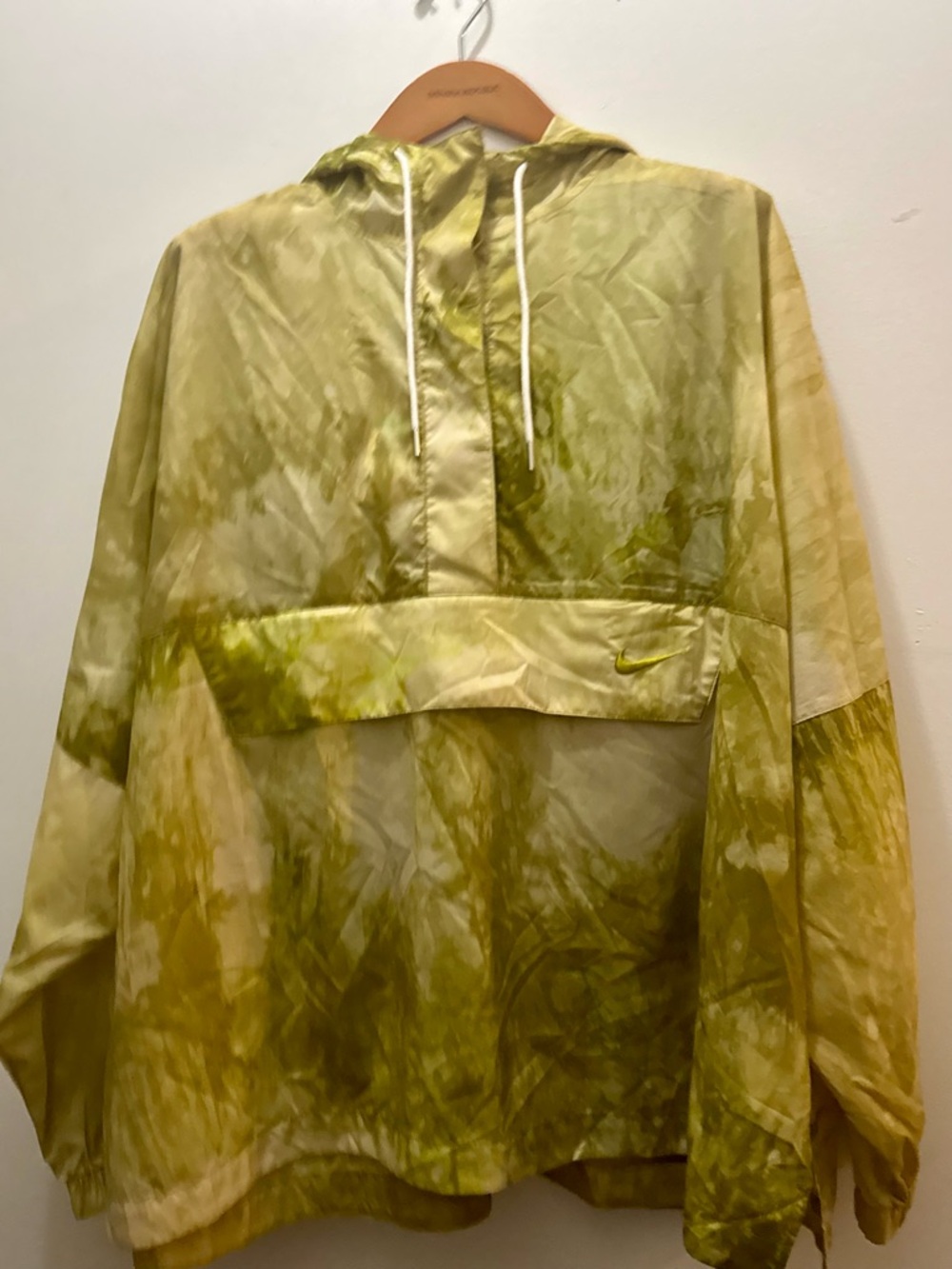 Nike Women’s XL Windbreaker, Woven Wave Tie-Dye Pullover Windbreaker
